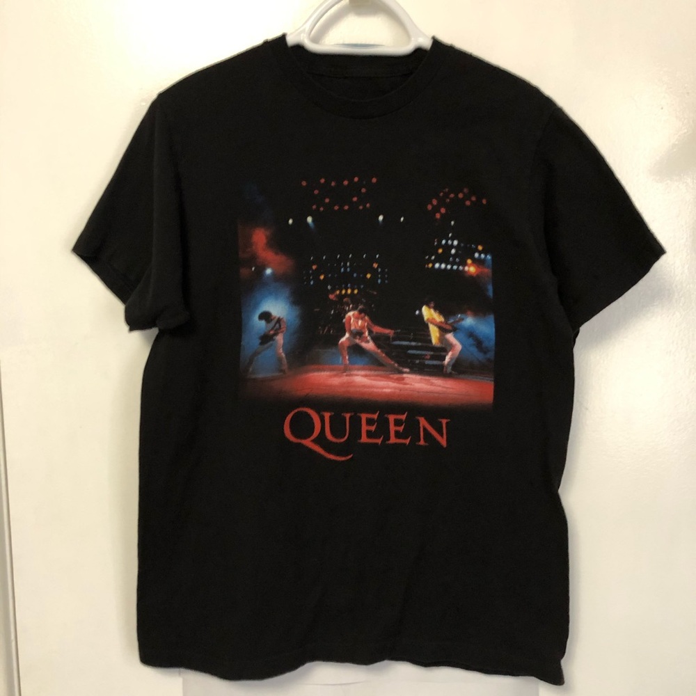 QUEEN🎸BAND TEE VINTAGE TOUR MERCH STYLE MEDIUM